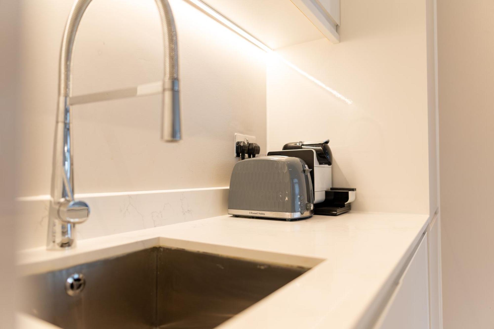 Exclusive Cardiff City Centre Apartment מראה חיצוני תמונה