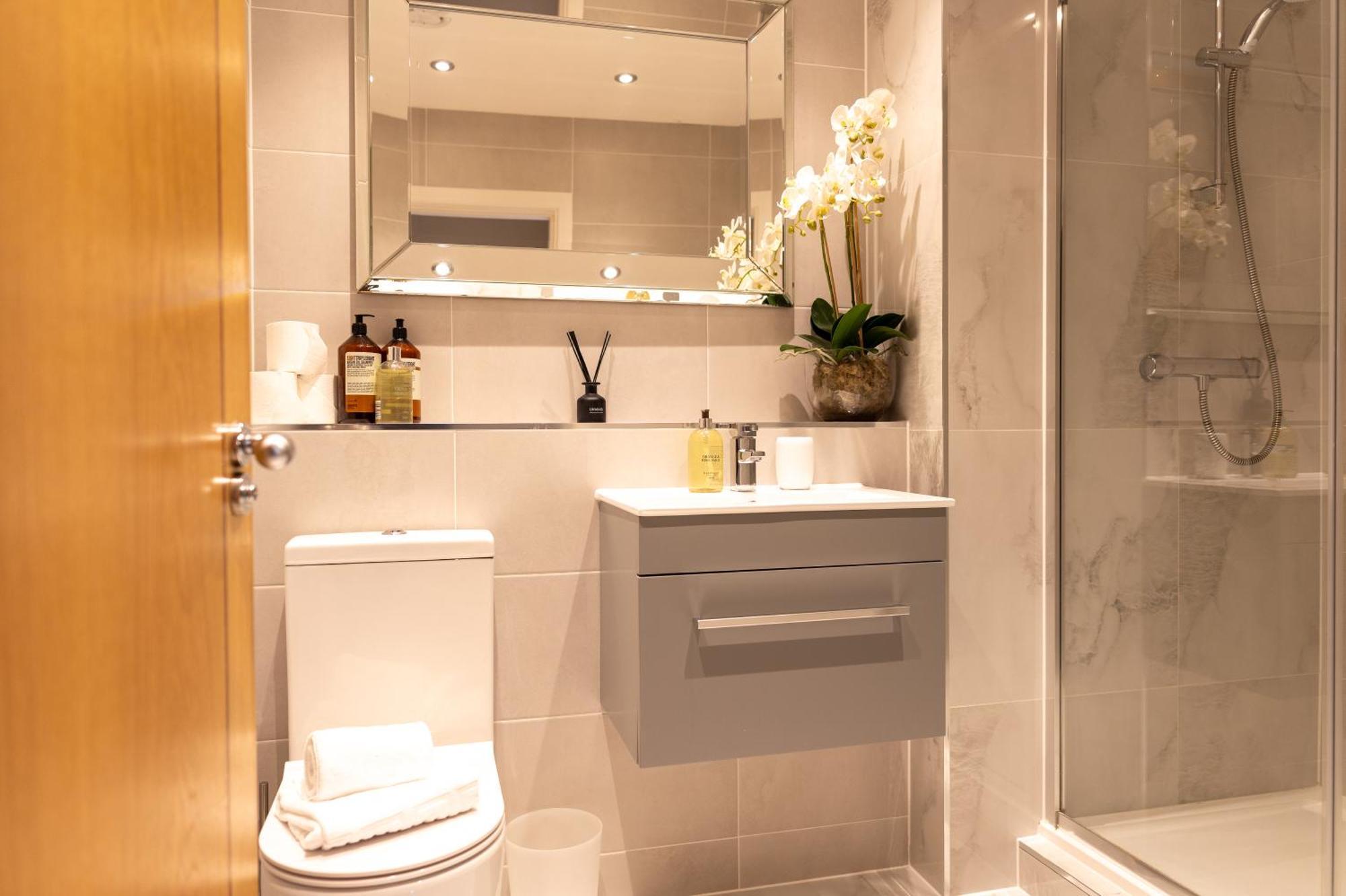 Exclusive Cardiff City Centre Apartment מראה חיצוני תמונה