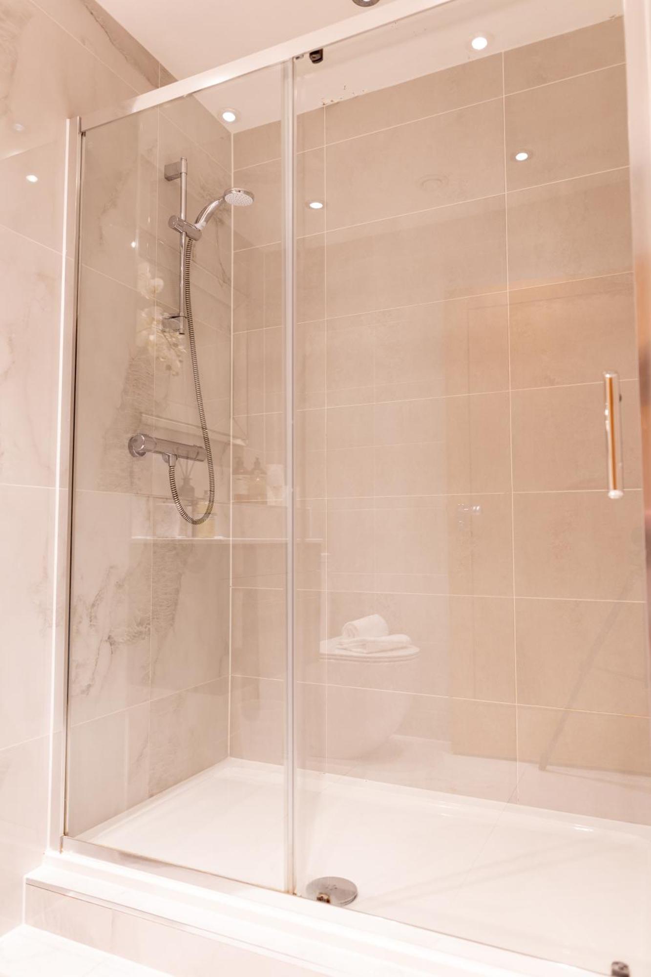 Exclusive Cardiff City Centre Apartment מראה חיצוני תמונה